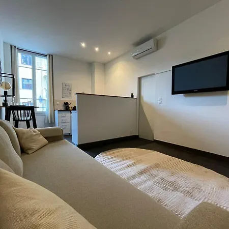 - Port De Appartement Nice