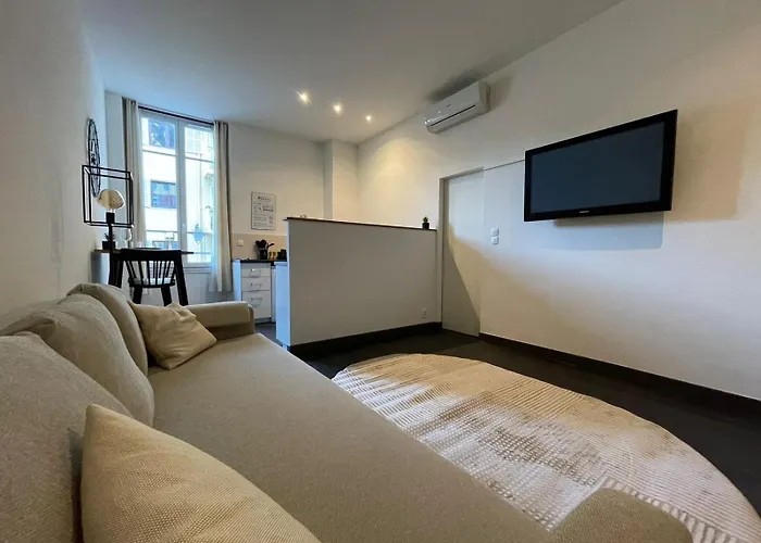 - Port De Apartament Nicea